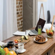خلاط كهربائي بلاك اند ديكر رياضى سموزي 300 وات، 550 ملي، اسود، موديل SBX300