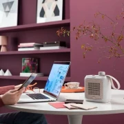 دفاية بمروحة ديلونجي Capsule Desk Ceramic، بقوة 360 وات، بينك - HFX10B03.PK