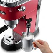ماكينة تحضير القهوة الاسبريسو والكابتشينو ديلونجي ديديكا ستايل، 1450 وات، احمر - EC685R